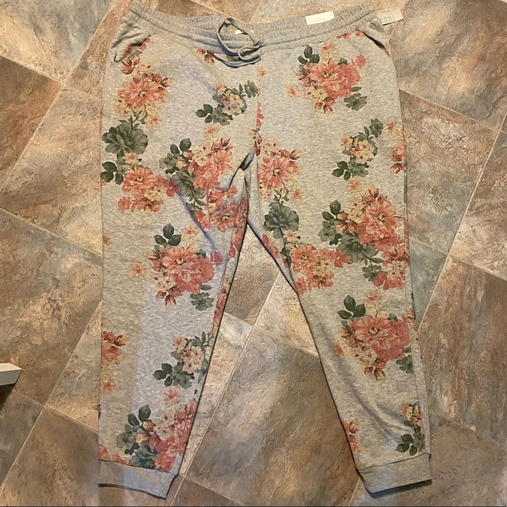 Maurices Gray Floral Jogger Pants